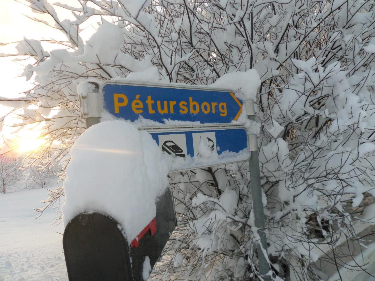 Guesthouse Petursborg Акурейри Экстерьер фото